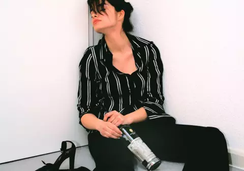 Adela vă sfătuieşte în sex şi iubire. „Soția mea are probleme cu alcoolul, iar situația scapă de sub control”