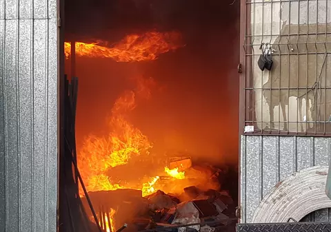 Incendiu la un depozit de vopseluri din Vaslui