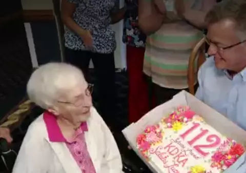 Una dintre cele mai în vârstă femei din lume, la aniversarea a 112 ani: "Încă îmi place mult berea"