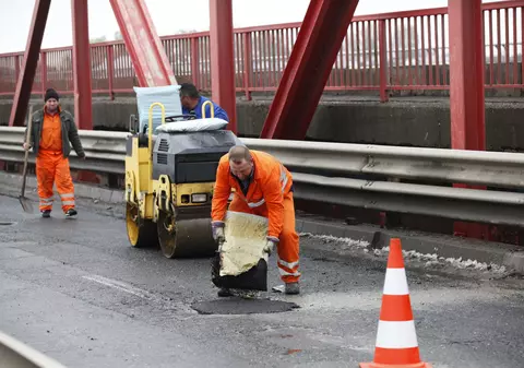 Podul vechi de la Mărăcineni peste râul Buzău va fi reabilitat. Din primăvară, traficul rutier se va desfășura pe o singură cale de rulare