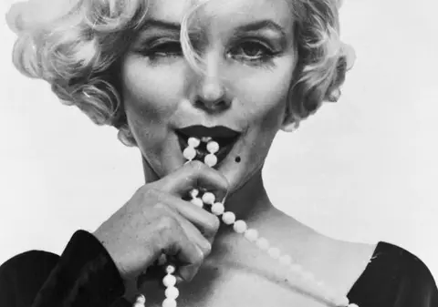 Fostul soț al lui Marilyn Monroe a dus timp de 20 de ani trandafiri roșii la mormântul divei. Care era motivul