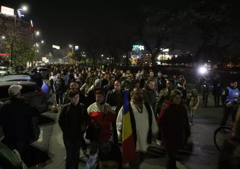 FOTO&VIDEO/ Marșul Chitarelor, în memoria celor 65 de victime de la Colectiv