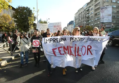 Ziua Internațională împotriva violenței asupra femeilor: La fiecare 5 zile, o femeie din România este ucisă în bătaie