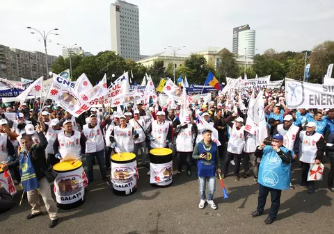 VIDEO / Miting de amploare în Capitală. Mii de sindicaliști din Sănătate au protestat în fața Guvernului