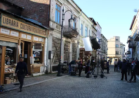 Cadre din filmul “Moromeții 2”, trase miercuri dimineață în centrul istoric al Slatinei| GALERIE FOTO