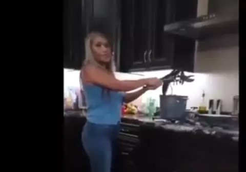 Oamenii au acuzat aceasta mama de abuz dupa ce un clip video a iesit la iveala