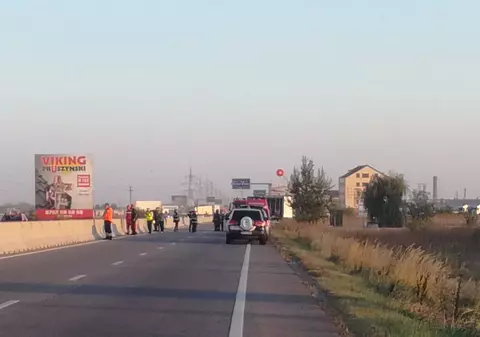 Pericol de explozie pe DN1 - centura de vest a Ploieștiului. Dintr-un camion care transporta nitrat se produc scurgeri