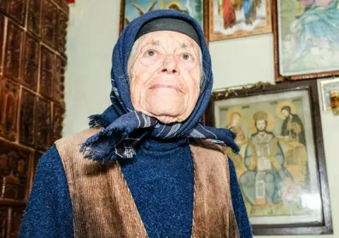 Povestea Gherghinei, pensionara de 93 de ani care mănâncă o dată pe zi, dar a donat 10.000 de lei pentru Catedrala Mântuirii Neamului