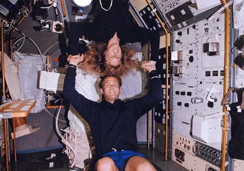 Cum fac astronauţii sex în spaţiu. E mai dificil decât crezi