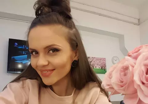 Soția lui Mădălin Ionescu și Gabriela Cristea au ieșit în oraș. Micuța Victoria le-a însoțit