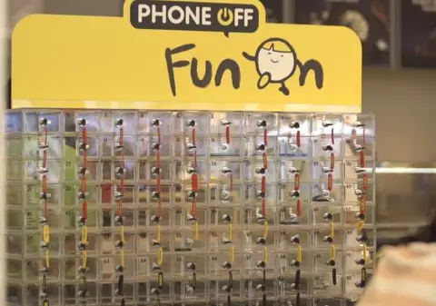 McDonalds se oferă să țină sub cheie smartphoneurile persoanelor care doresc să petreacă mai mult timp cu familia