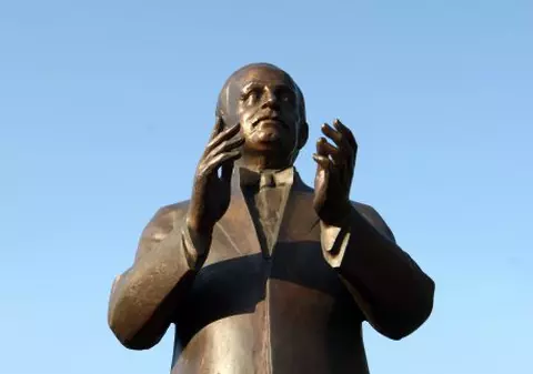 Statuia Principelui Rainer al III-lea a fost inaugurată, spectaculos, în Parcul Circului