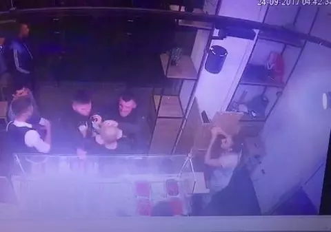 Refugiat sirian, bătut de doi clujeni pentru că nu râdea la glumele lor