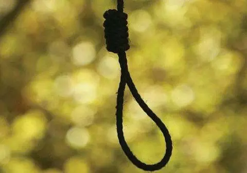 Un copil de 13 ani s-a spânzurat în podul casei, în județul Arad. Trupul băiețelului a fost găsit chiar de către sora sa