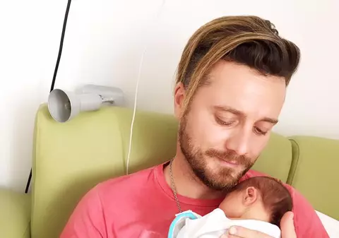 EXCLUSIV/ Tavi Clonda o ține în puf pe Gabi Cristea. El face toate treburile în casă!