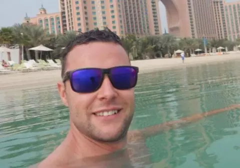 Un britanic a fost arestat în Dubai, după ce a atins din greșeală șoldul altui bărbat