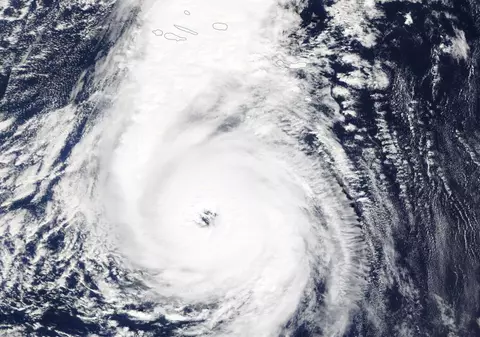 Uraganul Ophelia se apropie de Marea Britanie. Avertizările transmise de Poliția Metropolitană