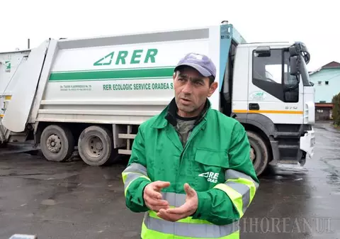 Gestul de omenie al unui gunoier din Oradea care a returnat un portofel. Ce recompensă a primit de la proprietar