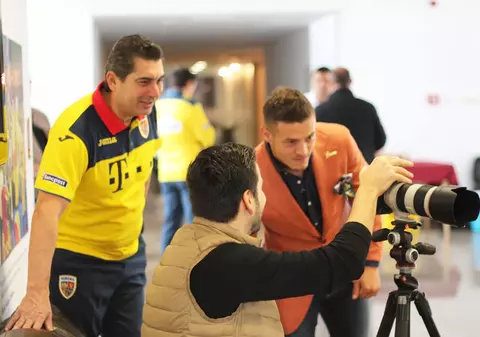 Avem fotbaliști model, dar vedem Mondialul la TV. Tricolorii au făcut o ședință foto în cantonamentul de la Mogoșoaia