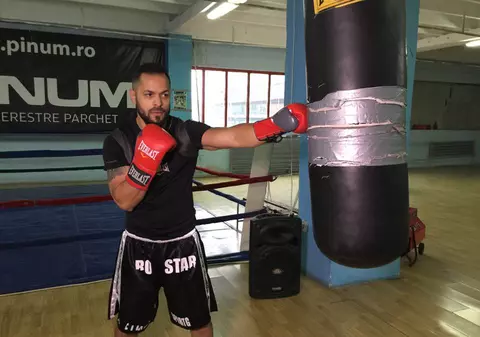Robert Cristea se pregătește din greu de gala ”Bătălia Titanilor”, în care e main event: ”Am lăsat-o mai moale cu ciocolata!”