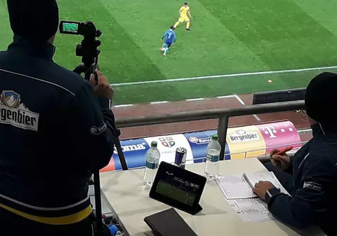 Diferența dintre noi și olandezi se vede și la nivel tehnologic. Noi cu pixul, ei cu tastatura