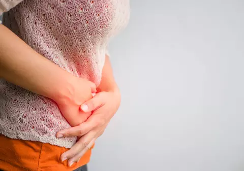 De ce suferă femeile de balonare mai des decât bărbații? Un gastroenterolog a descoperit cauza