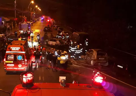 Greșelile salvatorilor în cazul accidentului din zona Baicului. O femeie a murit și alta a fost grav rănită, iar mai multe mașini au ars