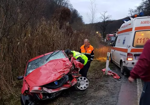Accident pe DN1, județul Sibiu. O șoferiță a murit după ciocnirea cu un camion