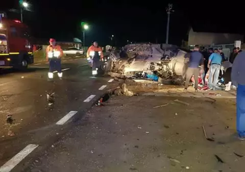 Doi morți și trei răniți, în urma unui accident în județul Galați. Depășirea unei căruțe a provocat nenorocirea | VIDEO