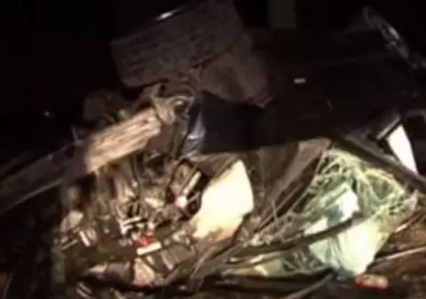 Doi tineri din Mehedinți au murit, după ce au plonjat cu mașina în gol de la zece metri