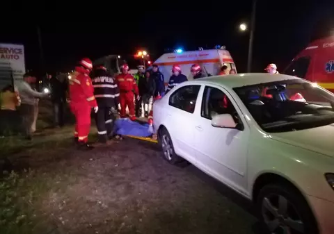 A murit cu capul strivit sub o mașină. Este sfârșitul înfiorător al unei femei din Vrancea care se întorcea cu vaca de la păscut