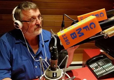 Singura emisiune în limba română din Canada riscă să se închidă. Realizatorul face pe cobaiul ca să facă rost de bani