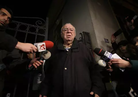 Alexandru Arșinel a ieșit în lacrimi din casa Stelei Popescu. "Cred că a murit ieri. Hemoragie internă, posibil" | FOTO