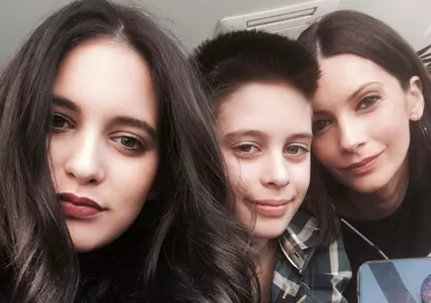 VIDEO EXCLUSIV/Interviu în familie. Andreea Berecleanu își lasă copiii să facă ce vor: Eva prezintă modă, Petru are voie cu telefonul la școală!