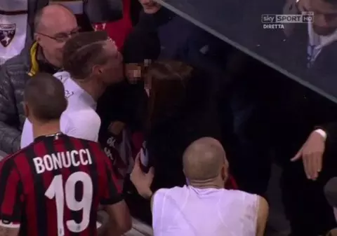 Andrea Belotti i-a dăruit tricoul de joc lui Bonucci junior / GALERIE FOTO