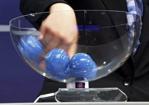 Urnele pentru tragerea la sorți a grupelor Cupei Mondiale din 2018, care va avea loc pe 1 decembrie