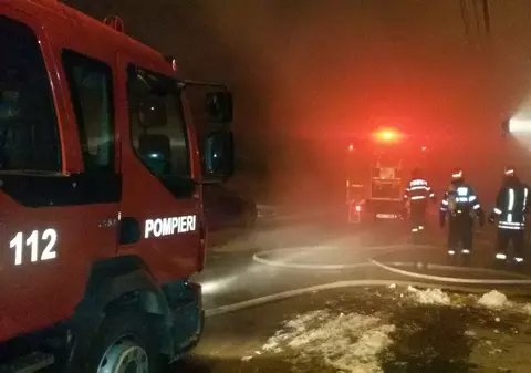 Două case şi o şură au luat foc, în localitatea braşoveană Hălchiu| FOTO/VIDEO