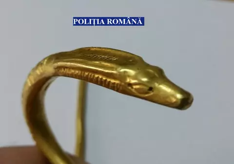 Brăţara dacică descoperită în judeţul Olt este autentică. Bărbatul care a găsit-o e cercetat
