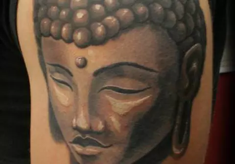 O britanică a primit despăgubiri după ce a fost arestată în Sri Lanka din cauza unui tatuaj cu Buddha