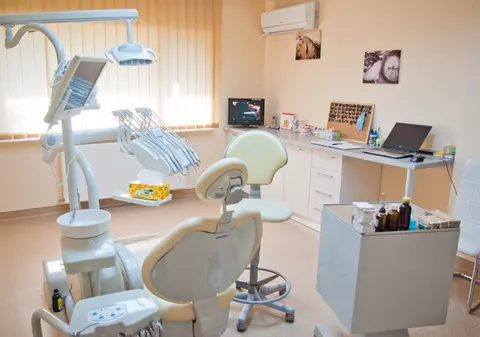 ANALIZĂ: După criza vaccinurilor și cea a imunoglobulinei, o nouă criză lovește România: cea a anestezicelor folosite în medicina dentară