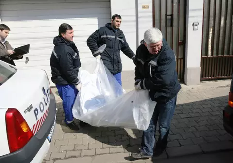 O femeie moartă a zăcut mai multe ore în stradă, în județul Vâlcea. Ambulanța a venit, dar nu a ridicat cadavrul