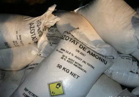 Aproape 11 tone de azotat de amoniu, substanța care a provocat explozia din Beirut, „depozitate” în plin câmp, într-o localitate din Bihor