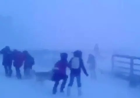 VIDEO | Ce condiții meteo înfruntă elevii din Siberia pentru a merge la școală
