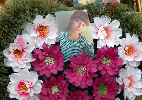 Cosmina, fetița din Bistrița care a murit alături de trei frați, ar fi împlinit 13 ani. „I-am făcut tort, dar nu are cine să sufle în lumânări” | FOTO&VIDEO