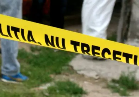 EXCLUSIV/Filmul complet al atacului din Regie. Victima, un brancardier, a mers 200 de metri cu sângele șiroind din rană