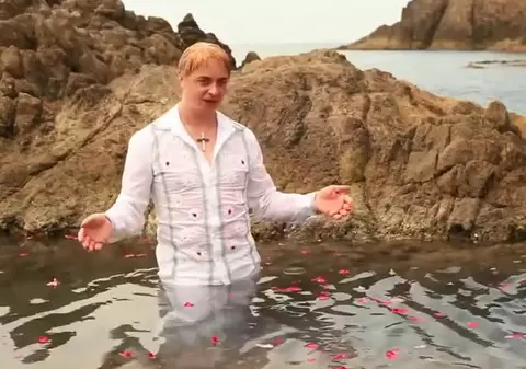 Cum îl imită un artist de la noi pe Cristi din Banat. Asemănarea este uluitoare | FOTO &VIDEO