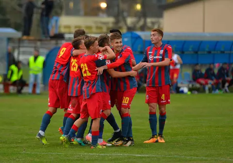 Academia Rapid a făcut spectacol în Liga IV-a București. Adversarul, portar fără o mână! CSA Steaua a fluierat pe lângă Carmen
