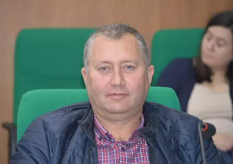 O comună întreagă din Vaslui, blocată de justiție după alegerile parțiale din 5 noiembrie. Peste 100 de oameni nu-și pot lua salariile