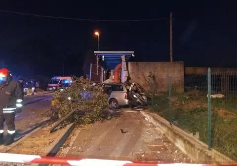 Doi adolescenți români au murit într-un accident în Italia. Impact devastator cu o construcție din beton | FOTO ȘI VIDEO