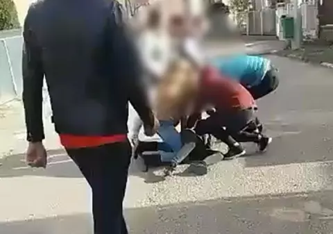 Elevă bătută la un liceu din Gura Humorului. Cinci colege i-au aplicat zeci de pumni și picioare